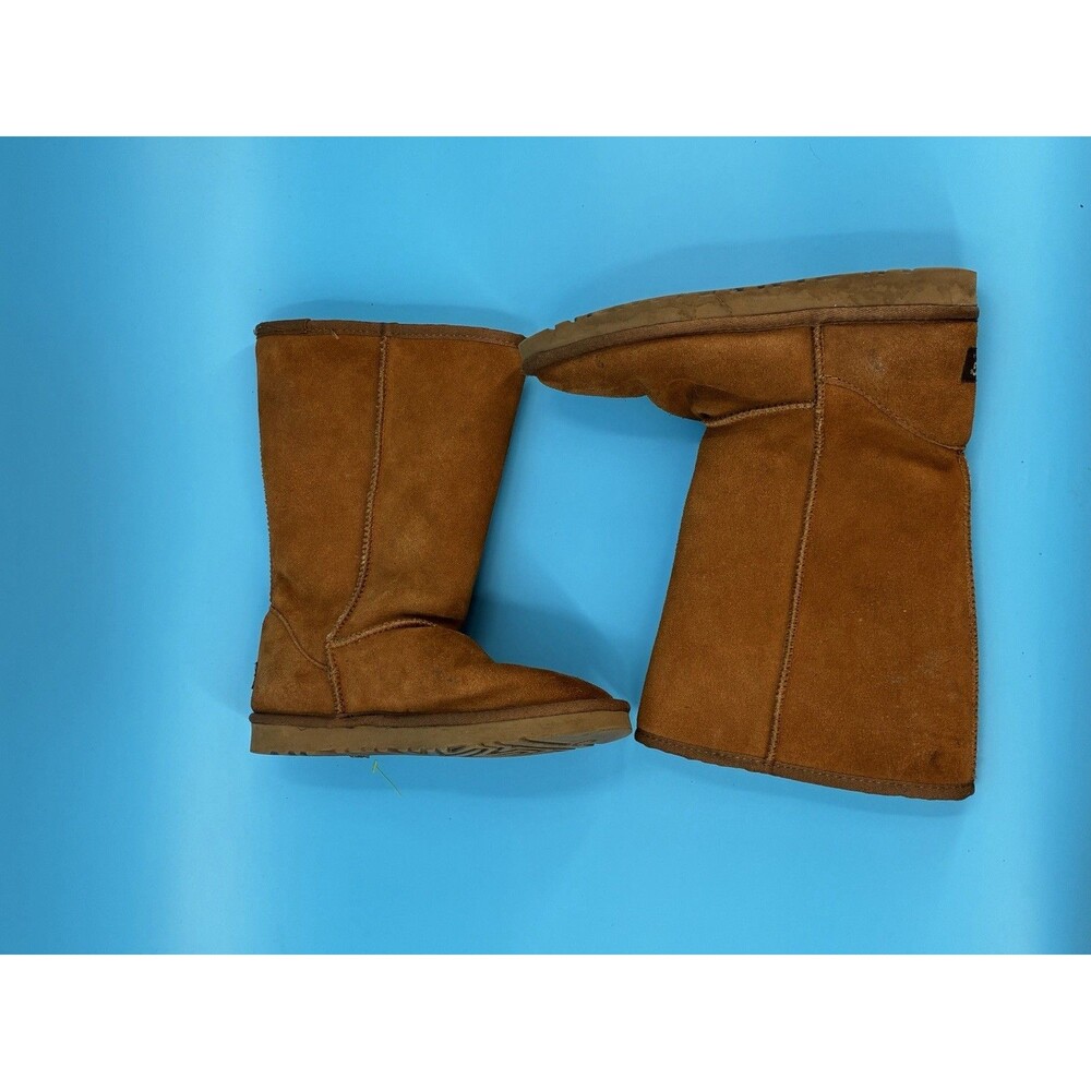 UGG Australia Classic Tall Boots Women’s 9 Chestnut Brown Suede Sheepskin